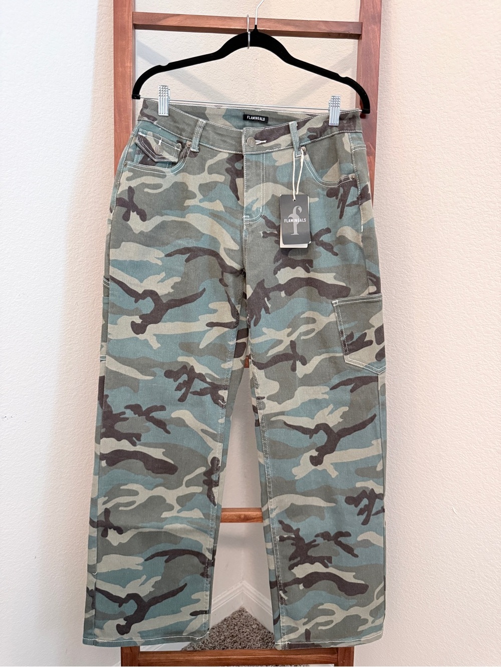 Flamingals NWT Camo Wide Leg Utility Cargo Jeans Size Medium